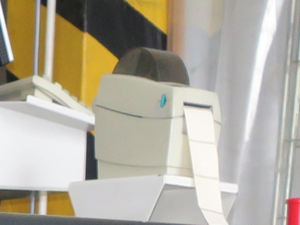 Stroje v továrně na nábytek-3