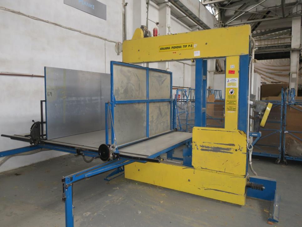 Machines d´une usine de meubles-1