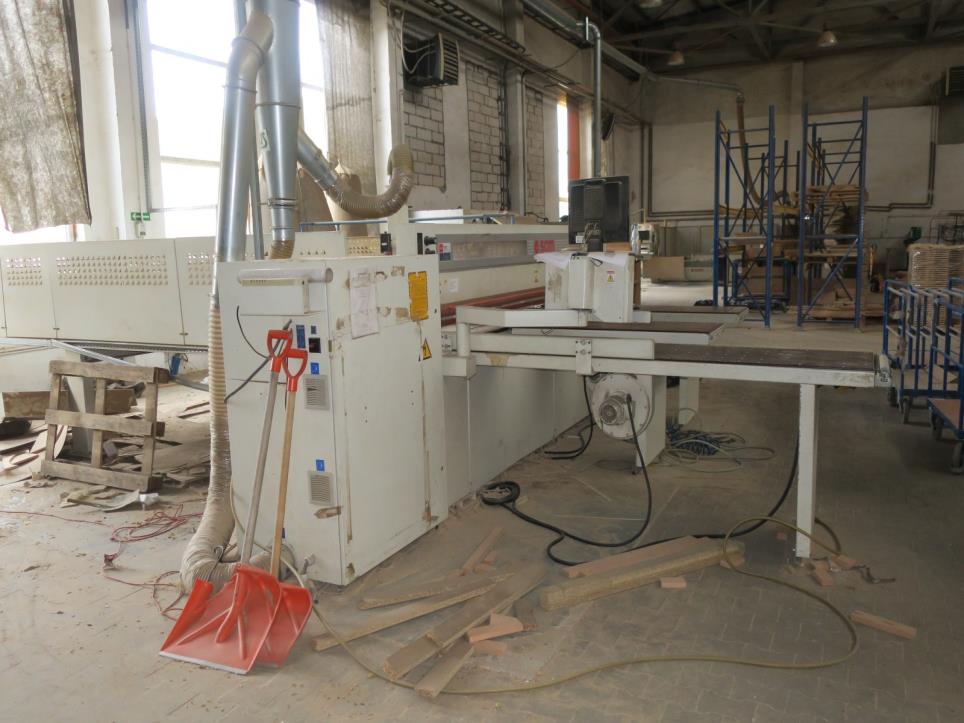 Máquinas en una fábrica de muebles-8
