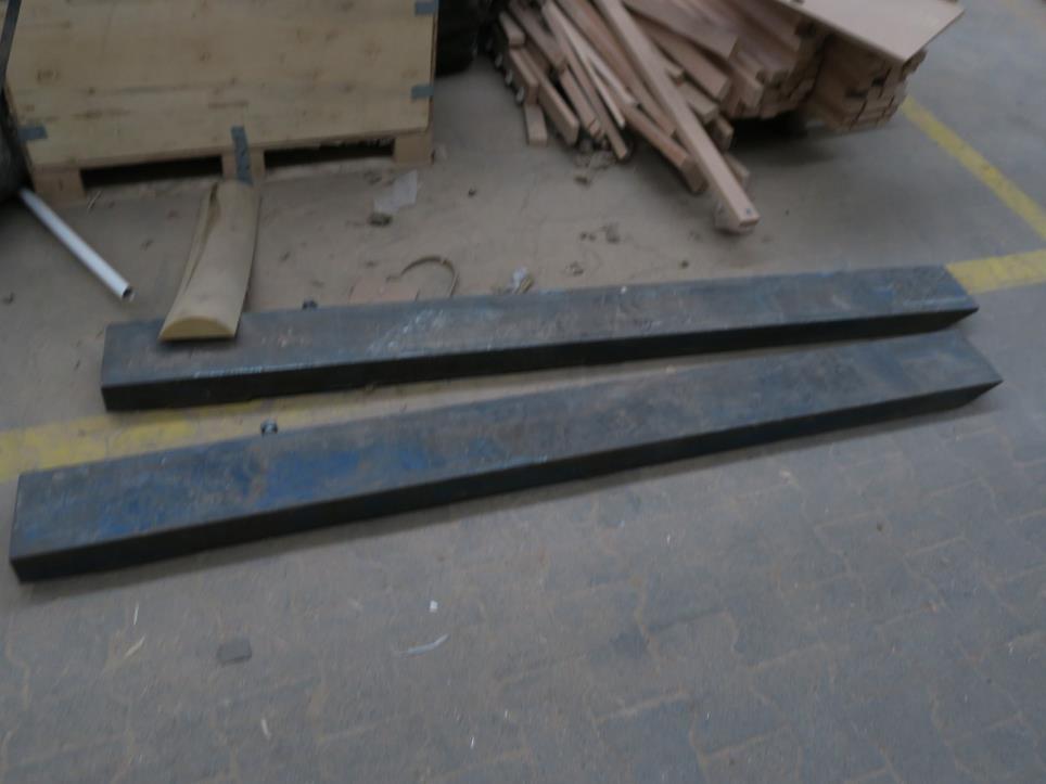 Maschinen einer Möbelfabrik-8