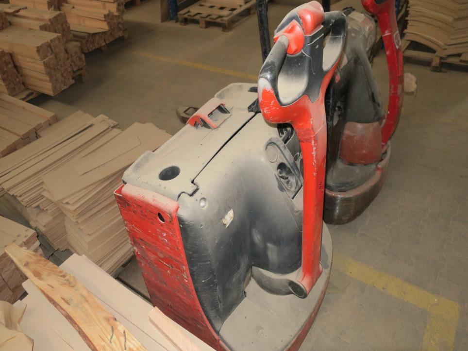 Maschinen einer Möbelfabrik-2