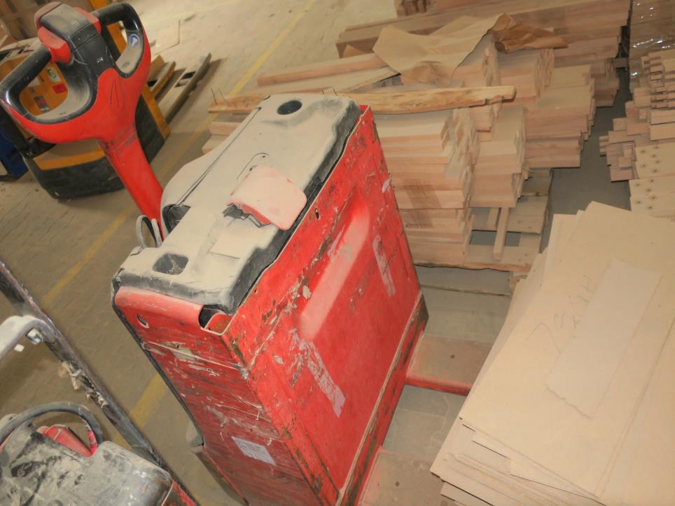 Maschinen einer Möbelfabrik-3