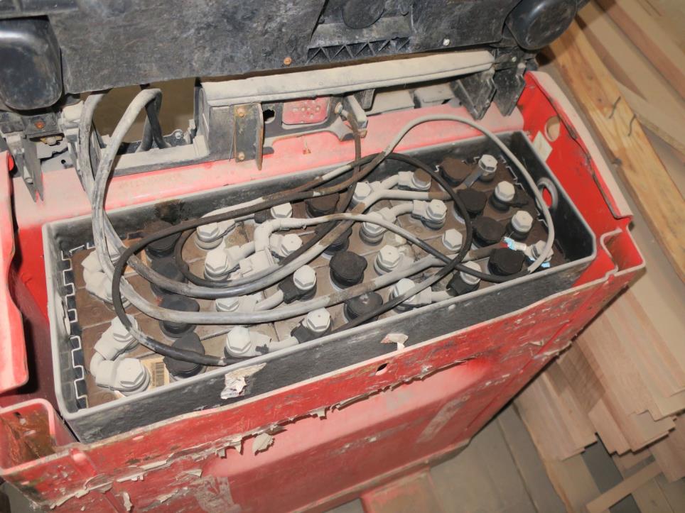 Stroje v továrně na nábytek-4