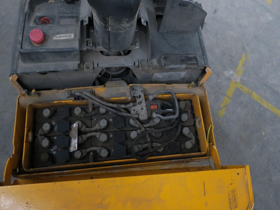 Stroji v tovarni pohištva-6