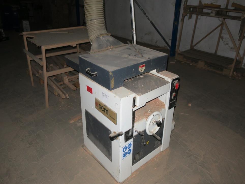 Machines d´une usine de meubles-1