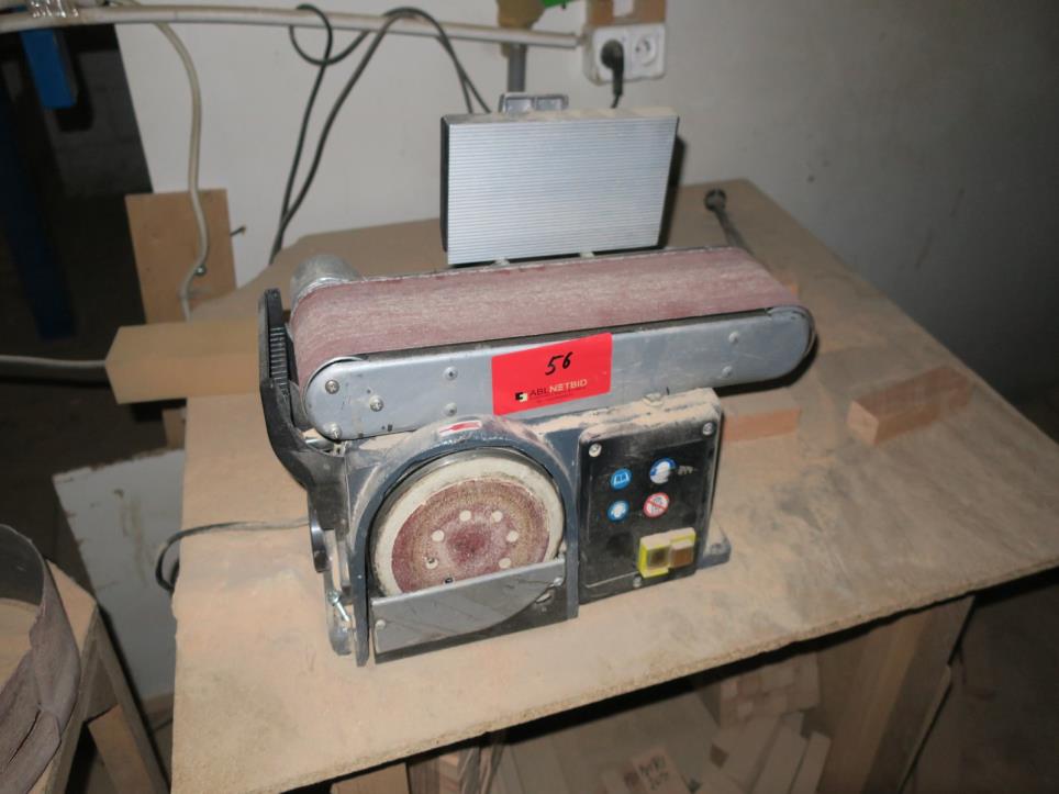 Maschinen einer Möbelfabrik-1