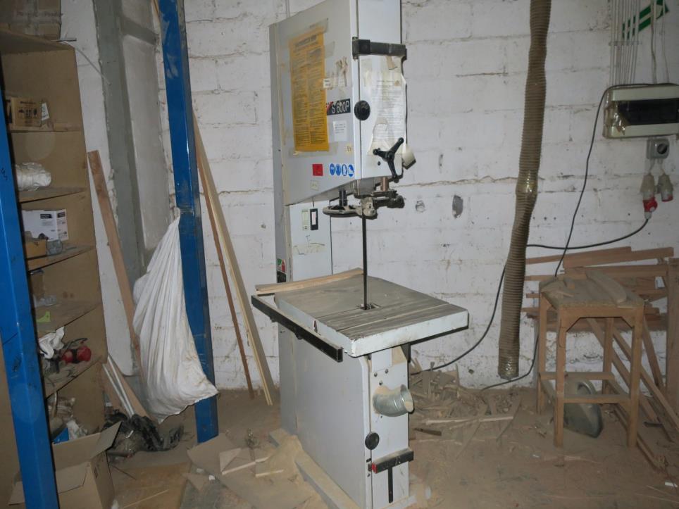 Machines d´une usine de meubles-1