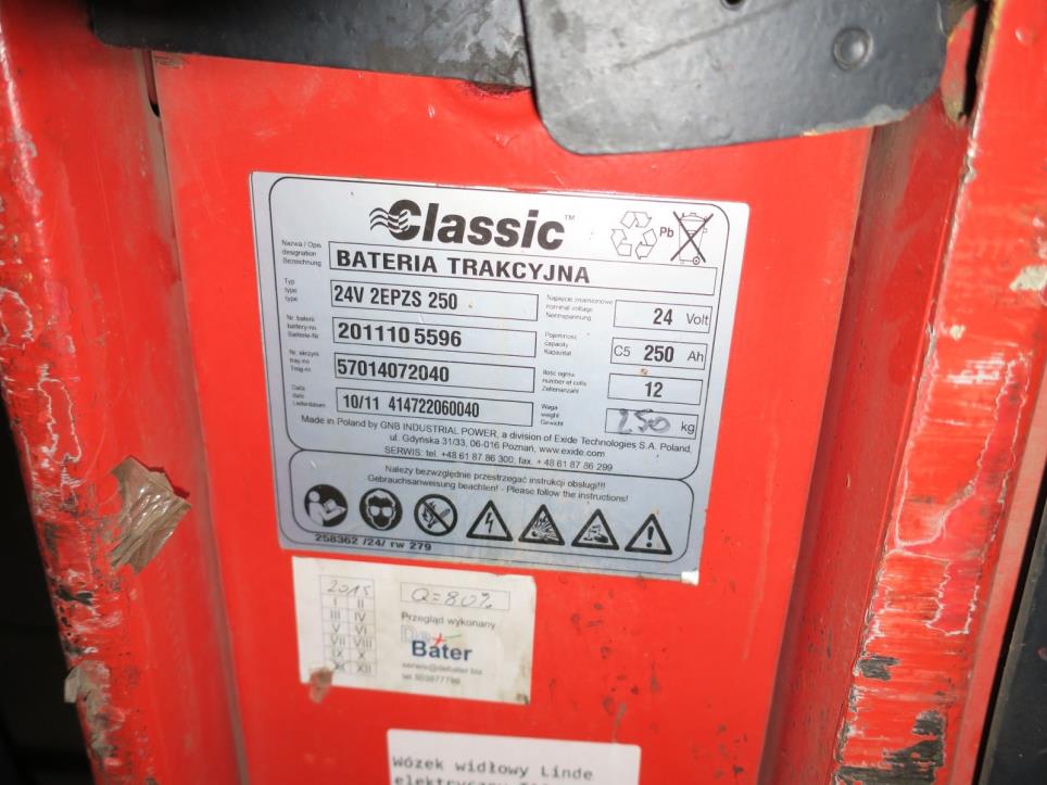 Stroje v továrně na nábytek-4