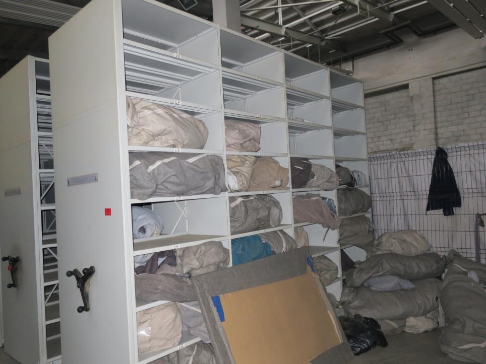 Stroje v továrně na nábytek-2