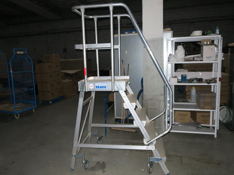 Bürocontainer und Nietmaschine für Muttern aus einer Möbelfabrik-1