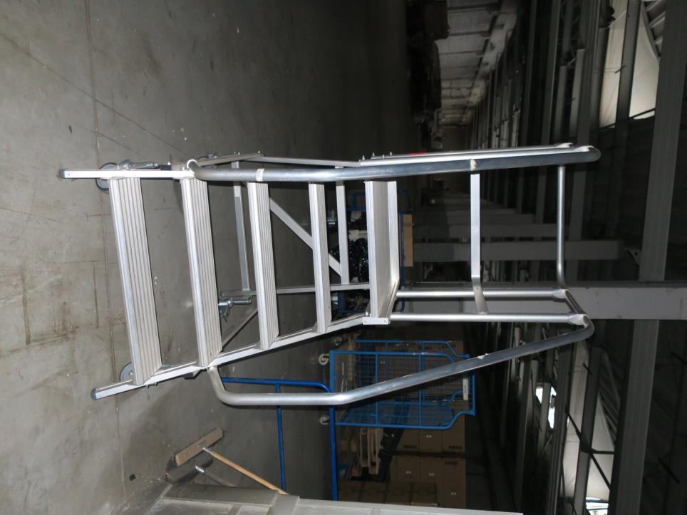 Bürocontainer und Nietmaschine für Muttern aus einer Möbelfabrik-2