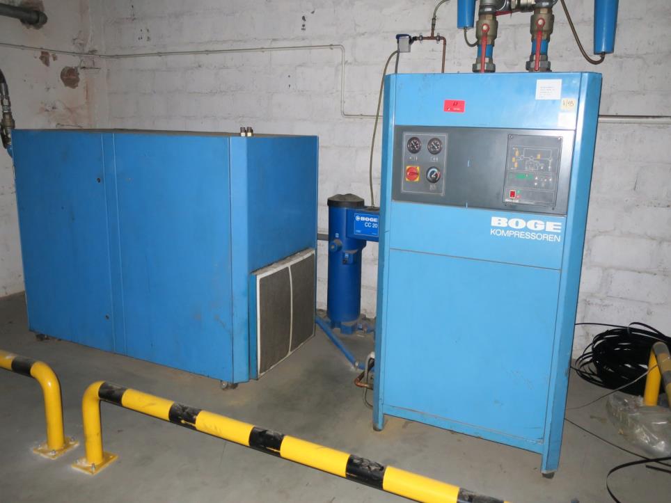 Maschinen einer Möbelfabrik-1