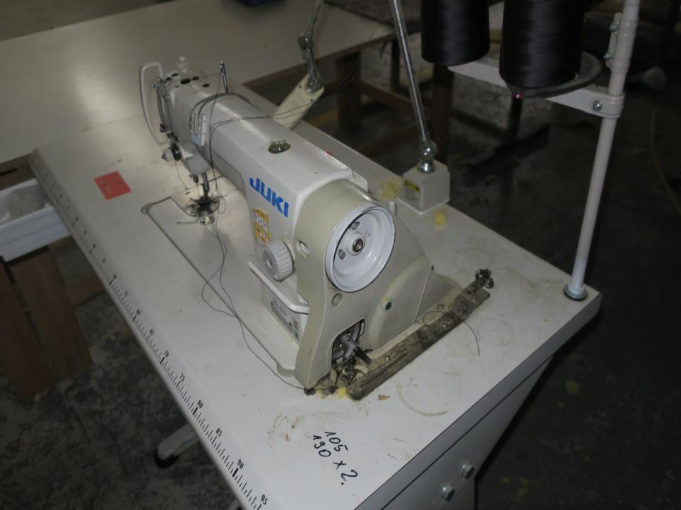 Stroje v továrně na nábytek-4