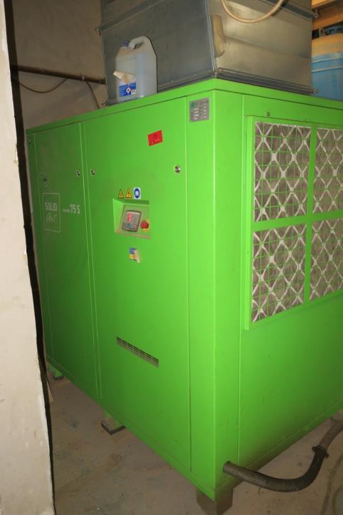 Machines d´une usine de meubles-1