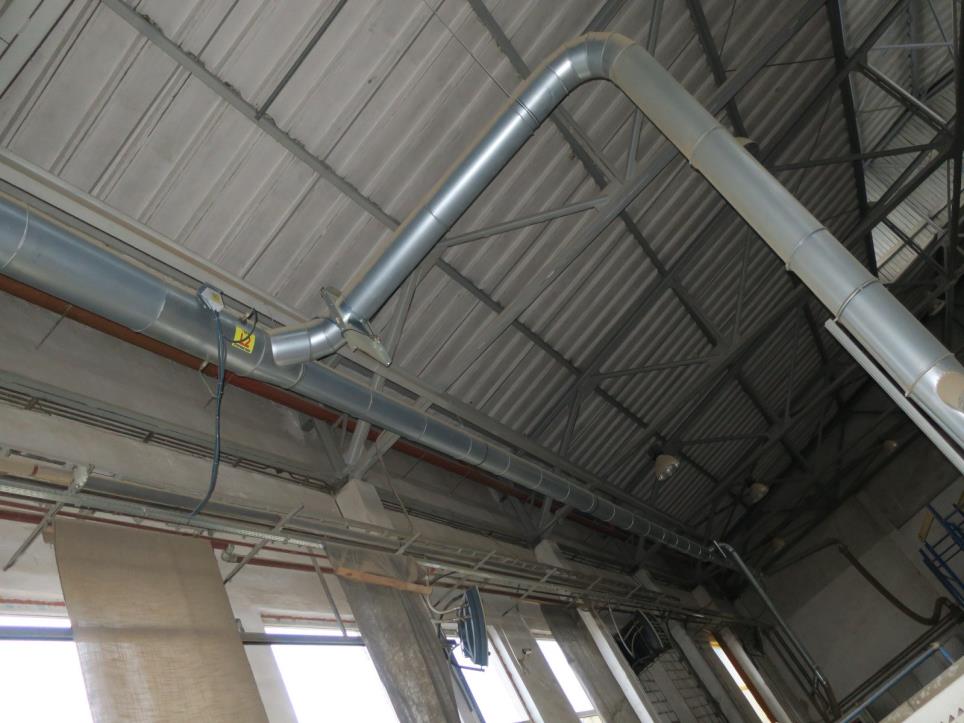 Stroji v tovarni pohištva-12