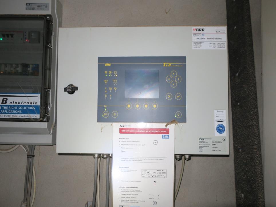 Stroji v tovarni pohištva-7