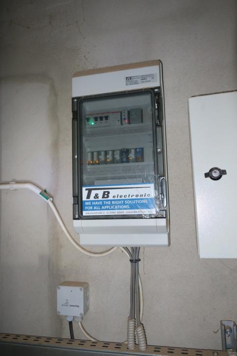 Stroji v tovarni pohištva-8