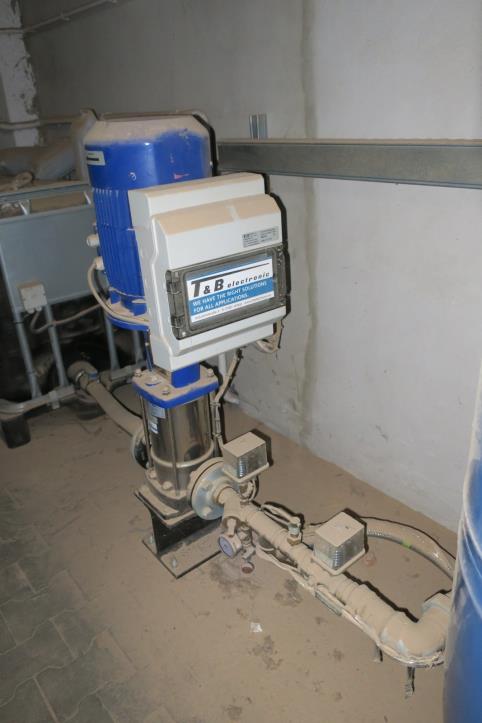 Stroji v tovarni pohištva-10