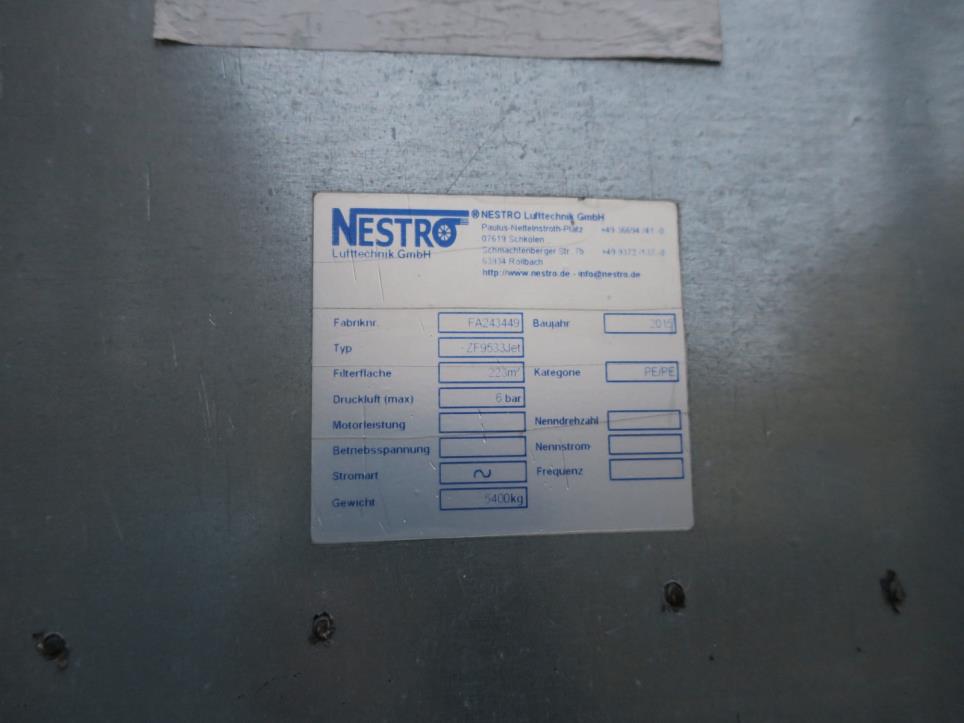 Stroji v tovarni pohištva-3