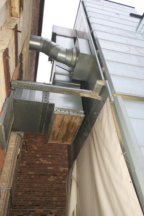 Stroji v tovarni pohištva-2