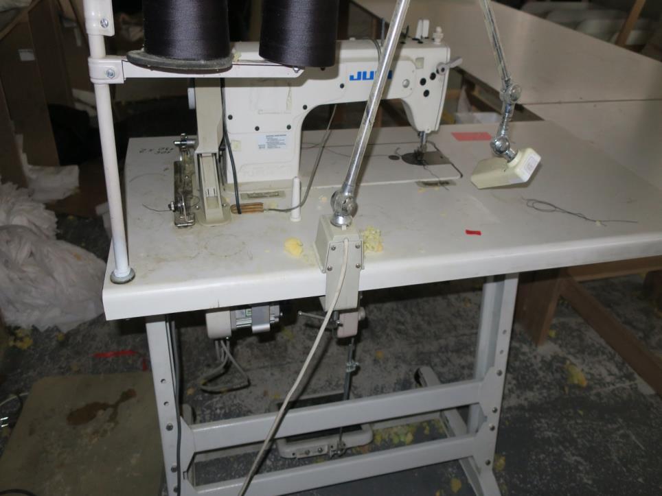 Stroji v tovarni pohištva-6