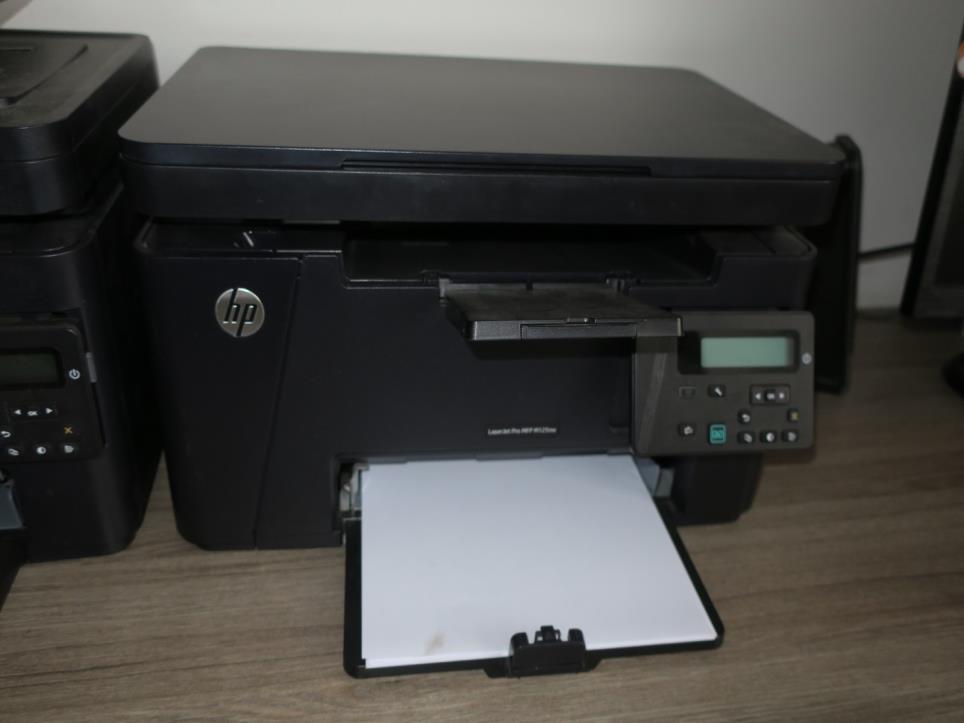 Stroje v továrně na nábytek-4