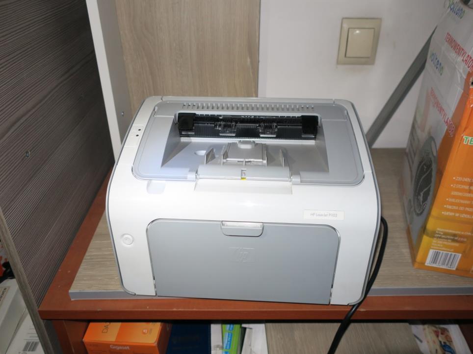 Stroji v tovarni pohištva-5