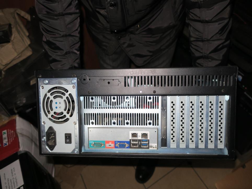 Stroje v továrně na nábytek-3