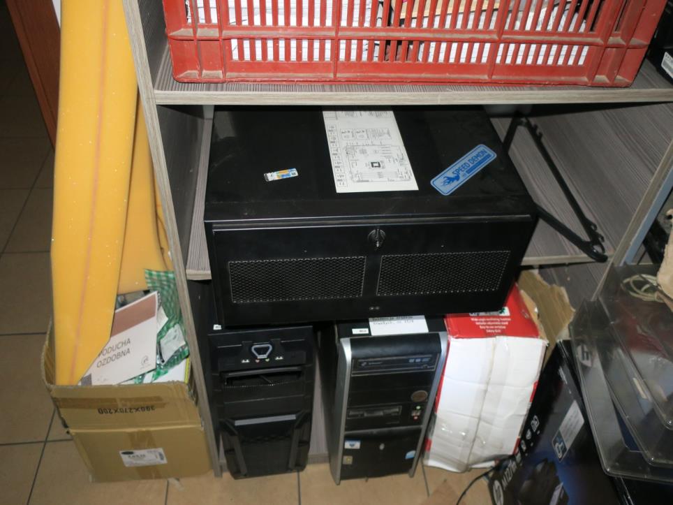 Stroje v továrně na nábytek-2