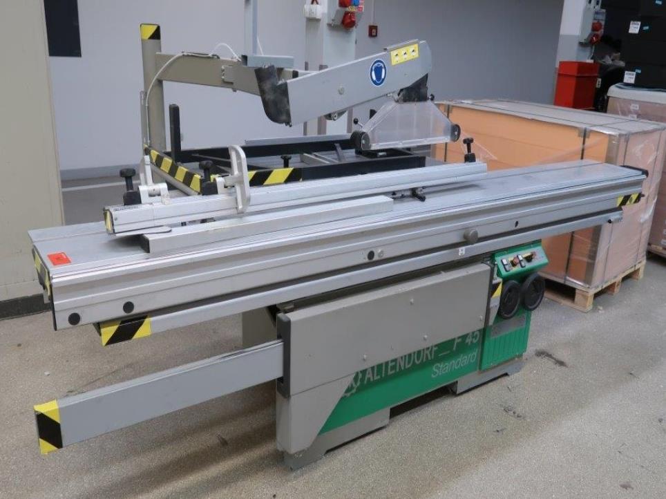 Roboty przemysłowe, maszyny do obróbki metalu, urządzenia pomiarowe i testujące itp.-1