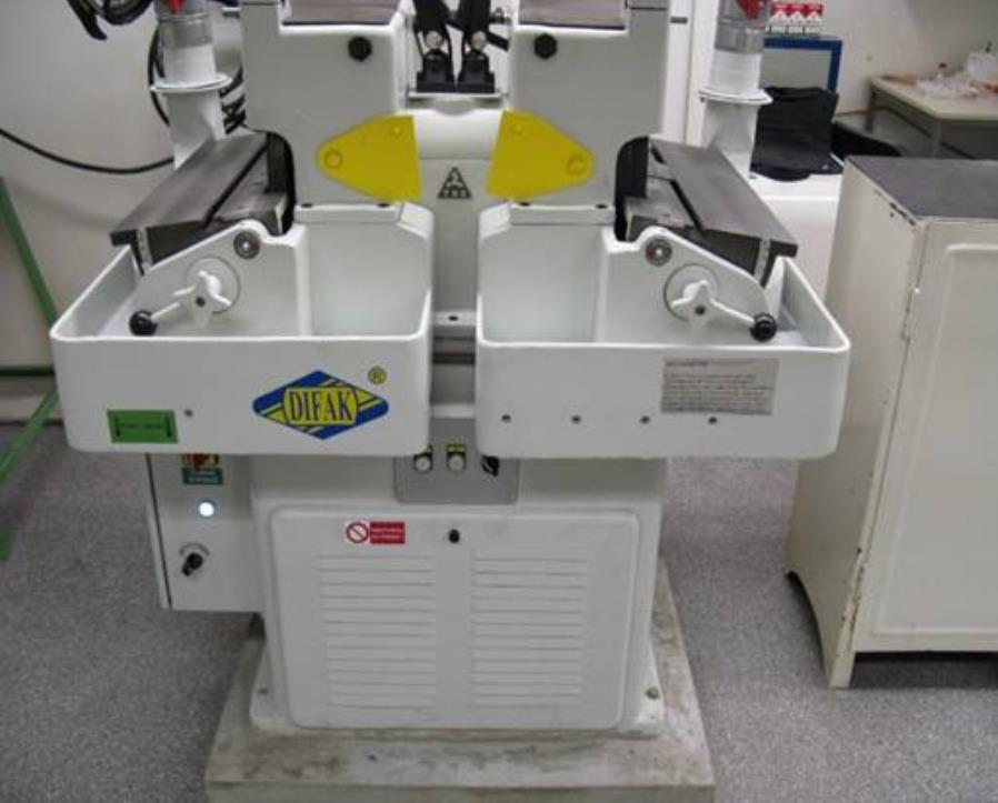 Roboty przemysłowe, maszyny do obróbki metalu, urządzenia pomiarowe i testujące itp.-1