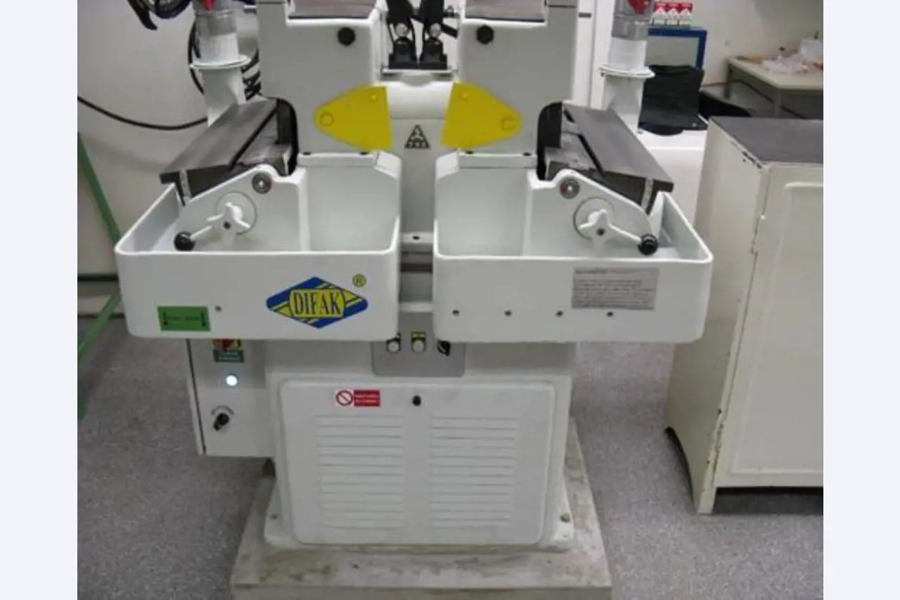 Industrijski roboti, stroji za obdelavo kovin, merilne in preskusne naprave itd.-1