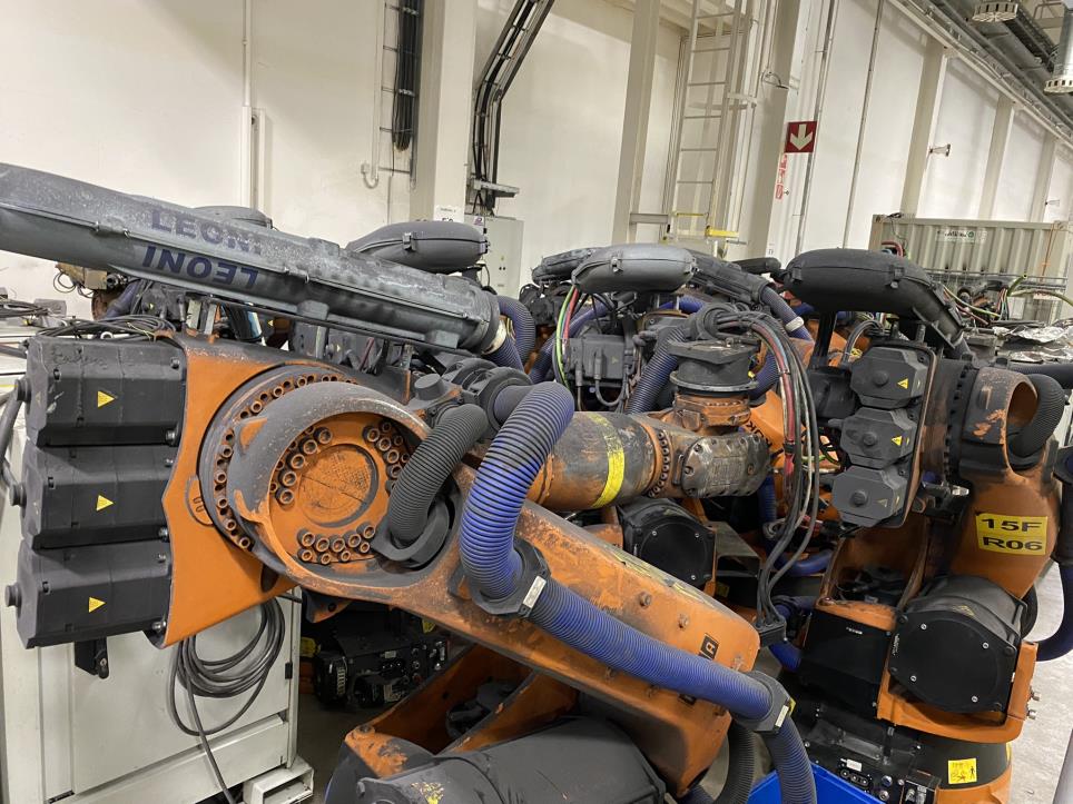 Roboty przemysłowe, maszyny do obróbki metalu, urządzenia pomiarowe i testujące itp.-3