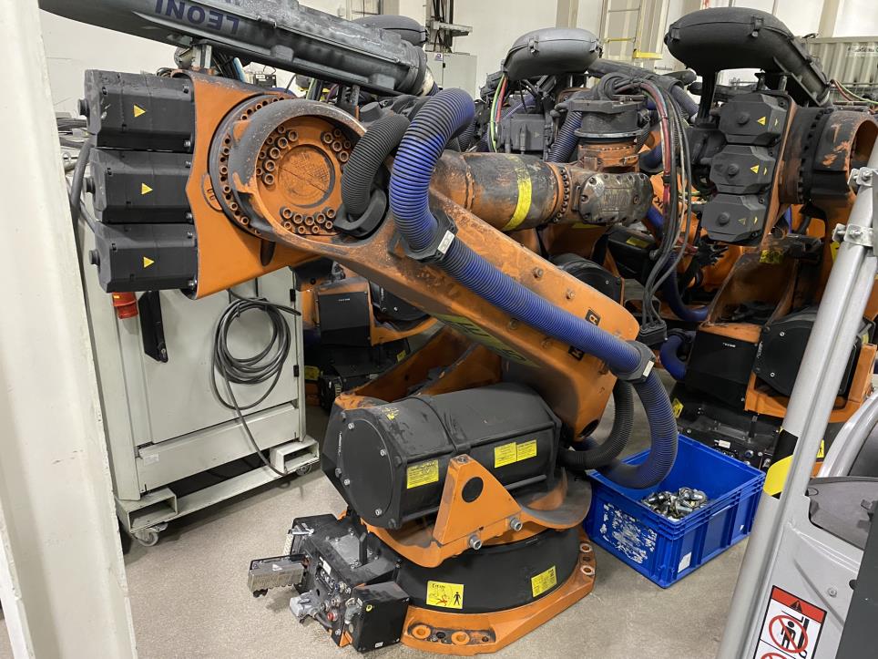 Roboty przemysłowe, maszyny do obróbki metalu, urządzenia pomiarowe i testujące itp.-4