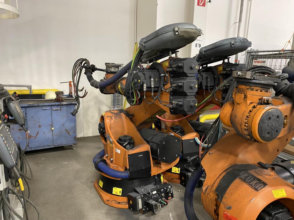 Roboty przemysłowe, maszyny do obróbki metalu, urządzenia pomiarowe i testujące itp.-6