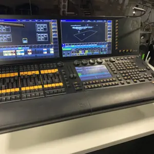 lighting console	 MA Lightning Model 2