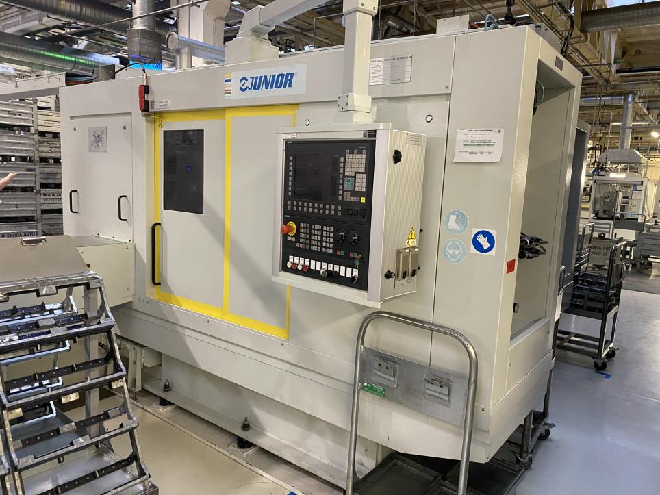 Roboty przemysłowe, maszyny do obróbki metalu, urządzenia pomiarowe i testujące itp.-1