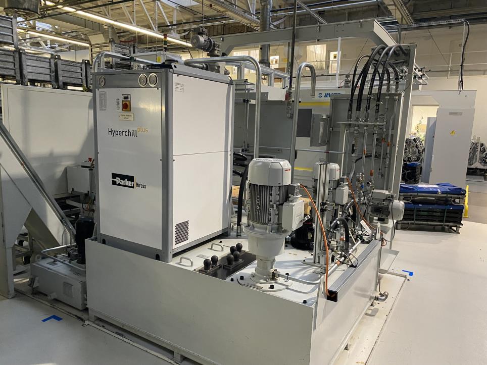 Roboty przemysłowe, maszyny do obróbki metalu, urządzenia pomiarowe i testujące itp.-8