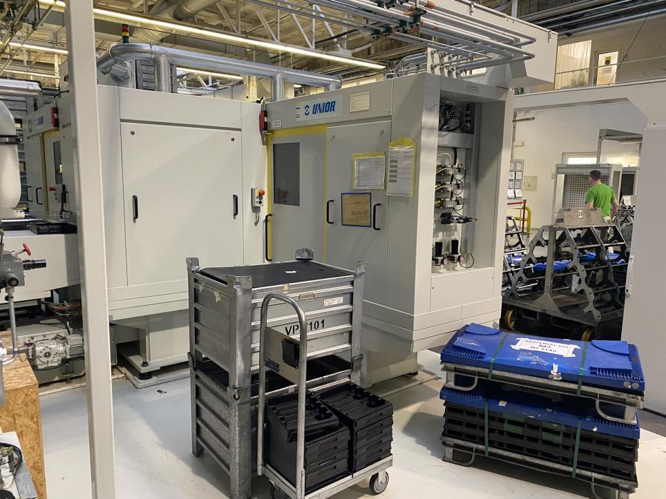 Roboty przemysłowe, maszyny do obróbki metalu, urządzenia pomiarowe i testujące itp.-9