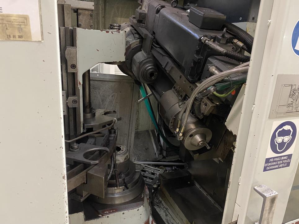 Roboty przemysłowe, maszyny do obróbki metalu, urządzenia pomiarowe i testujące itp.-11