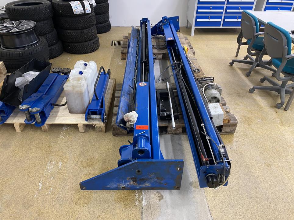 Roboty przemysłowe, maszyny do obróbki metalu, urządzenia pomiarowe i testujące itp.-1