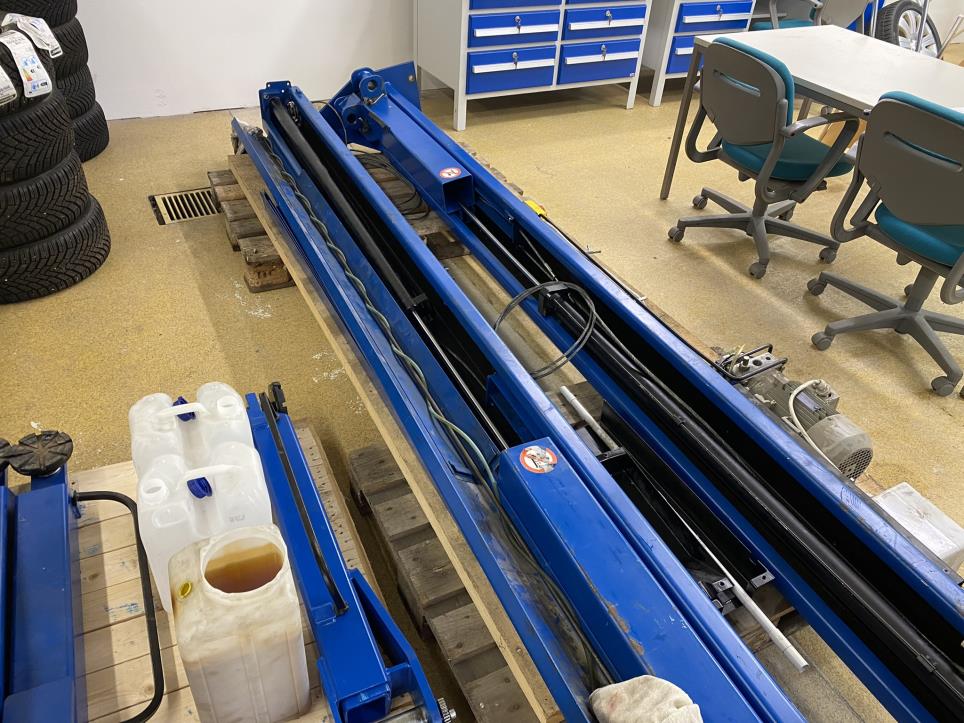 Roboty przemysłowe, maszyny do obróbki metalu, urządzenia pomiarowe i testujące itp.-3