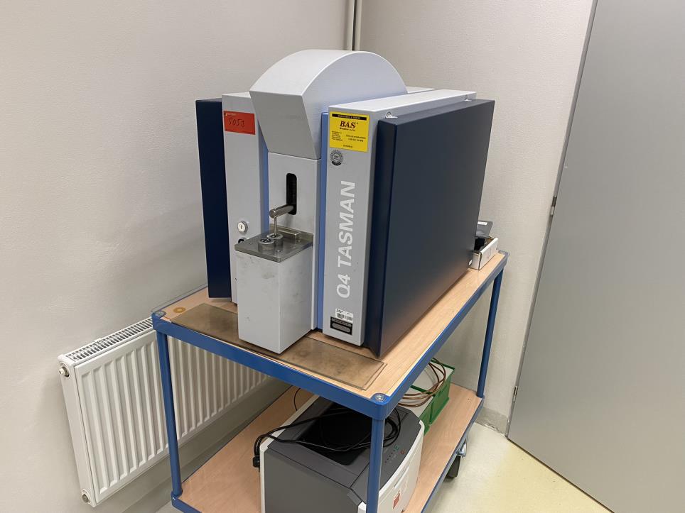 Roboty przemysłowe, maszyny do obróbki metalu, urządzenia pomiarowe i testujące itp.-1