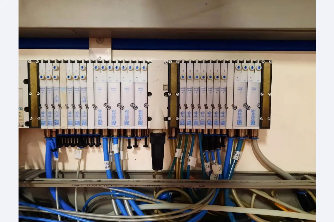 Máquinas y equipos de una fábrica de contadores de gas-14