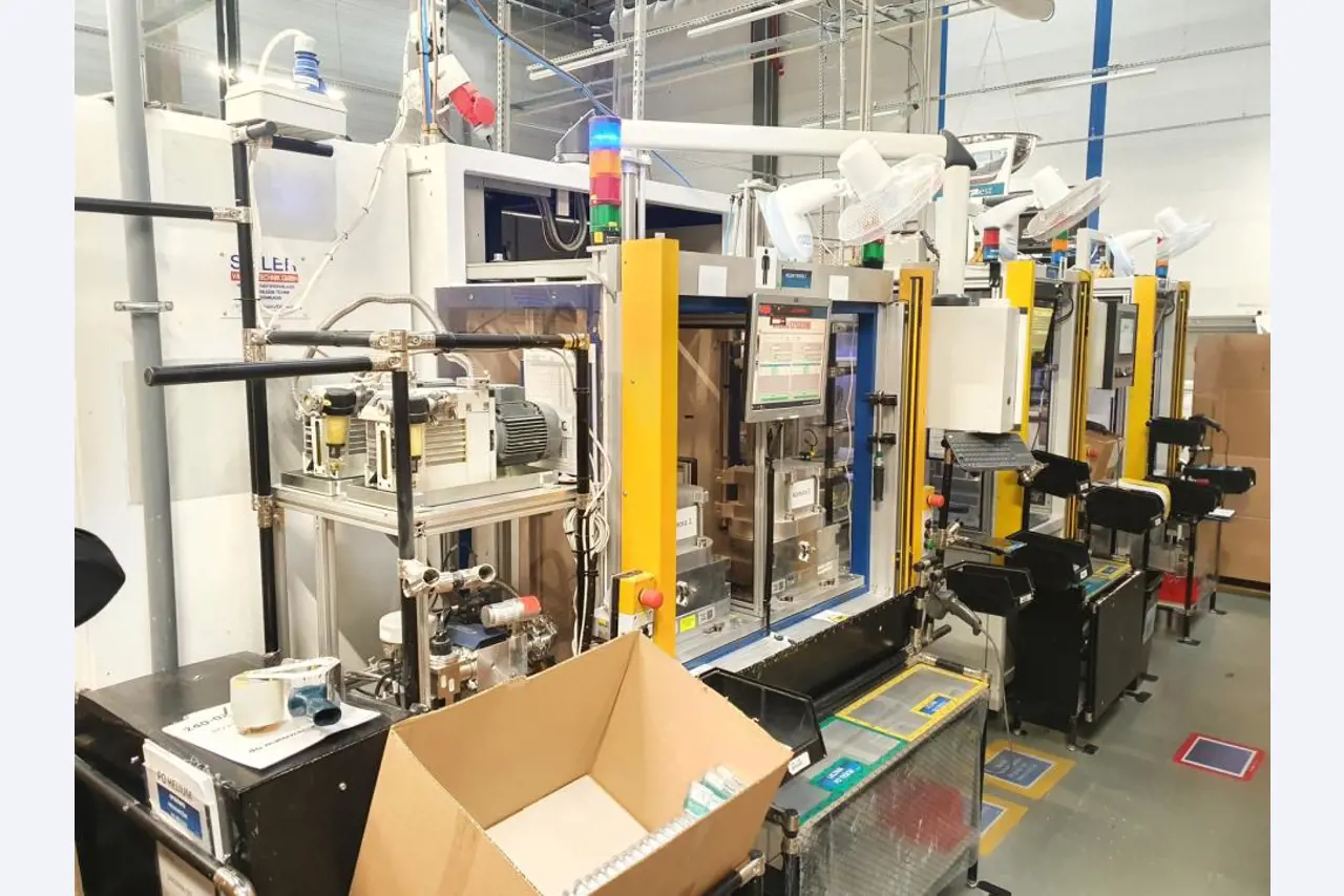 Máquinas y equipos de una fábrica de contadores de gas-4