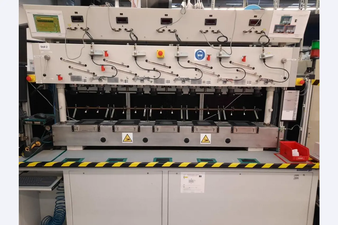 Máquinas e equipamentos de uma fábrica de contadores de gás-3