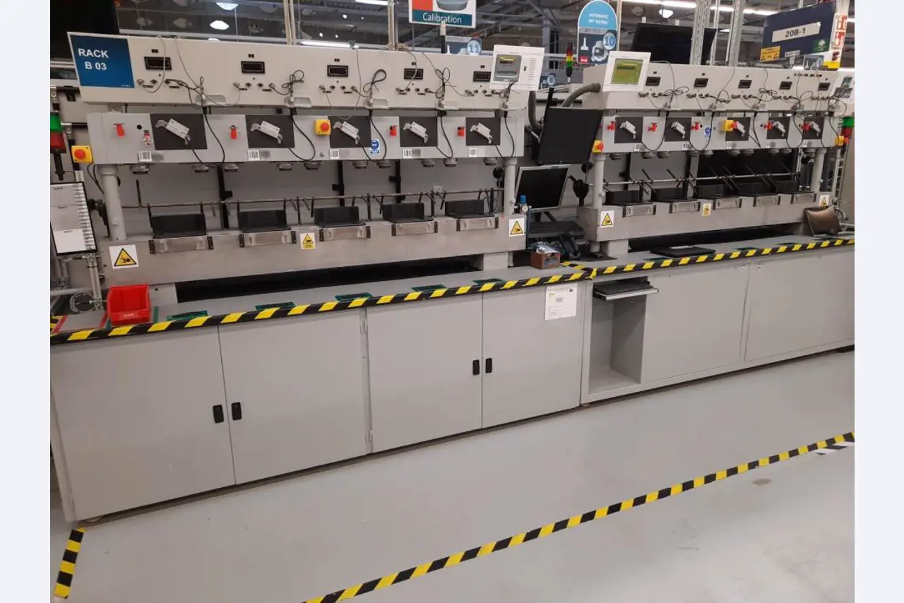 Máquinas y equipos de una fábrica de contadores de gas-1