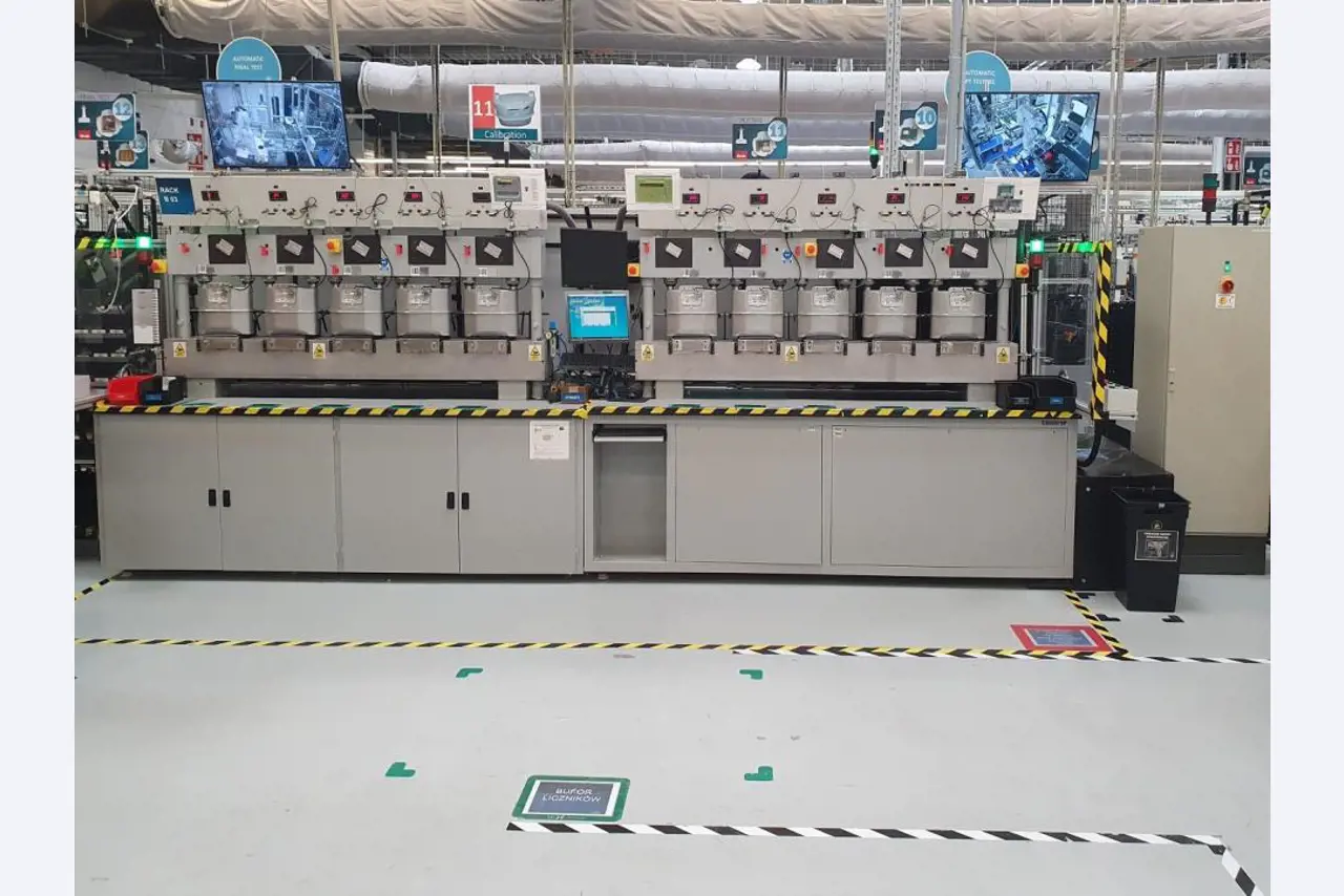 Máquinas y equipos de una fábrica de contadores de gas-2