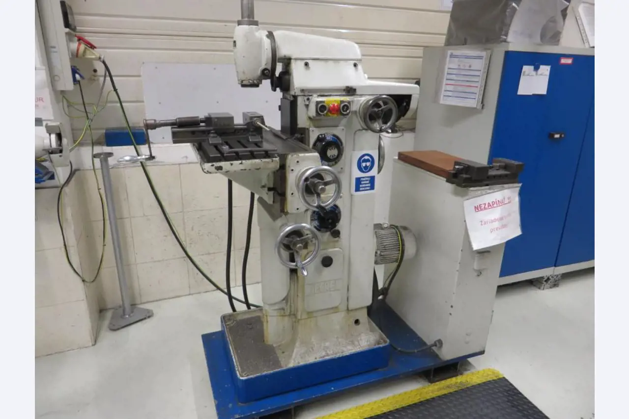 Peças sobressalentes e máquinas usadas e novas da Volkswagen Eslováquia-1