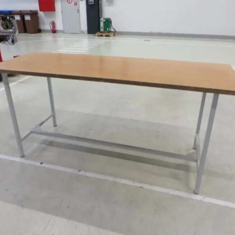 Assembly table